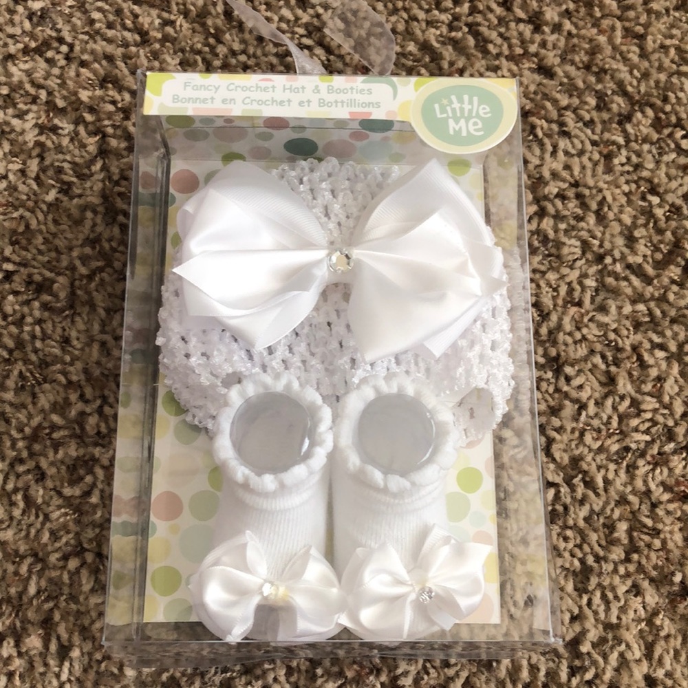 Baby booties and hat